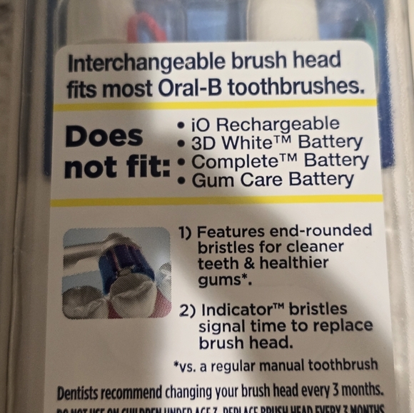 Oral-B Precision Clean Replacement Brush Heads, 2 Count - Picture 3 of 3